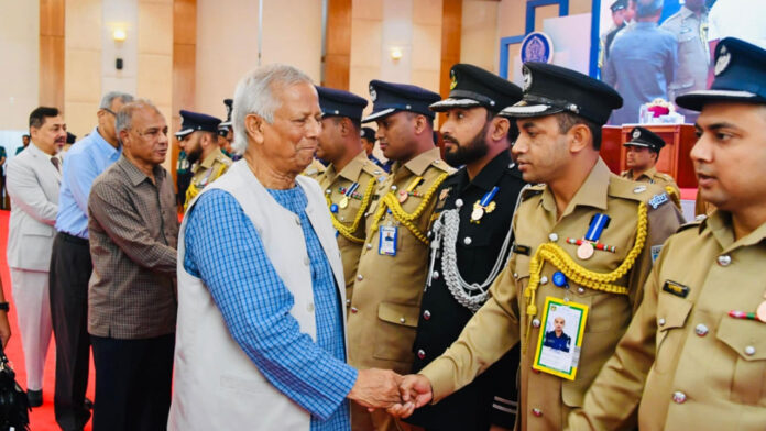 রাষ্ট্রপতি পুলিশ পদকে ভূষিত নীলফামারীর অতিরিক্ত পুলিশ সুপার ফারুক আহমেদ।
