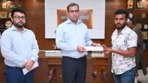 খুলনায় ‘জুলাই যোদ্ধা’ অনুদান পেলেন ছাত্রদের হামলায় আহত যুবলীগ নেতা!