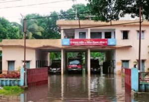 ধরলা অববাহিকায় রাতভর বৃষ্টি: কুড়িগ্রাম শহরে জলাবদ্ধতায় জনদুর্ভোগ চরমে: