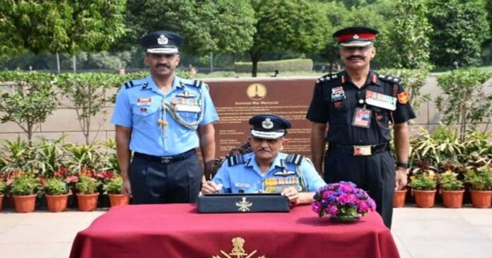 পাকিস্তানের ধাওয়া খেয়ে অপসারিত হলেন ভারতের বিমান বাহিনীর উপপ্রধান।