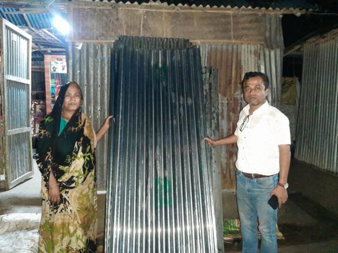 কুড়িগ্রামের নীরব সেবক নুরুজ্জামান রাজু।